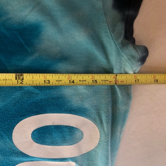 💋 Destination T Shirt, Long Medium, $4 or 6 for $15 - Picture 3 of 4